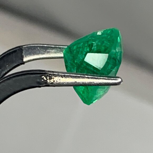 Emerald Green Gemstone loose - Picture 11 of 12